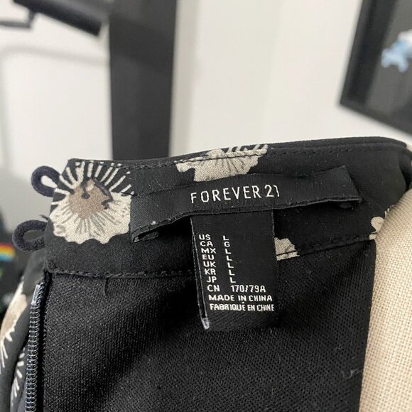 Forever 21 Daisy 60s Romper - Picture 4 of 5